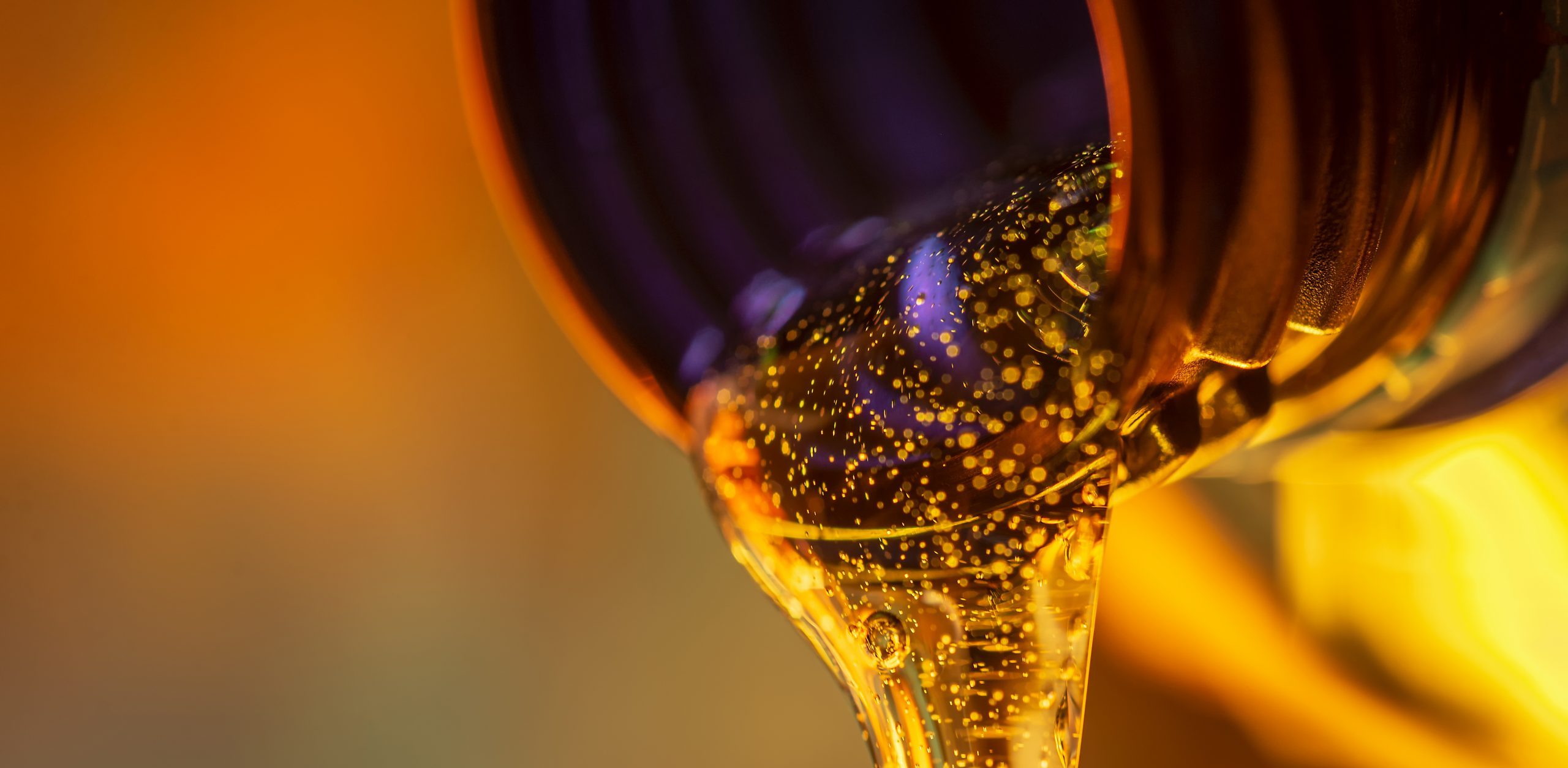 Liquid stream of motorcycle motor oil flows from the neck of the bottle close-up.; Shutterstock ID 1075159061; purchase_order: Sabina Branc Fotland, RecondOil; job: ; client: